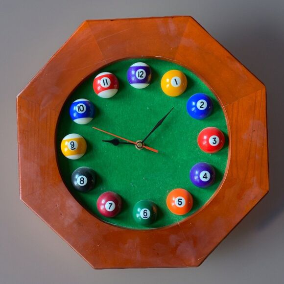 Vintage Billiards /Pool Ball Wall Clock. Working Condition Works New Battery - Picture 1 of 2